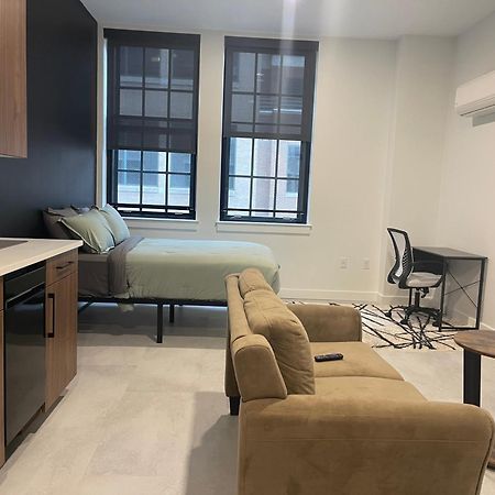 Апартаменты Hartford Downtown: 2Mins Walk To Xl Center Экстерьер фото